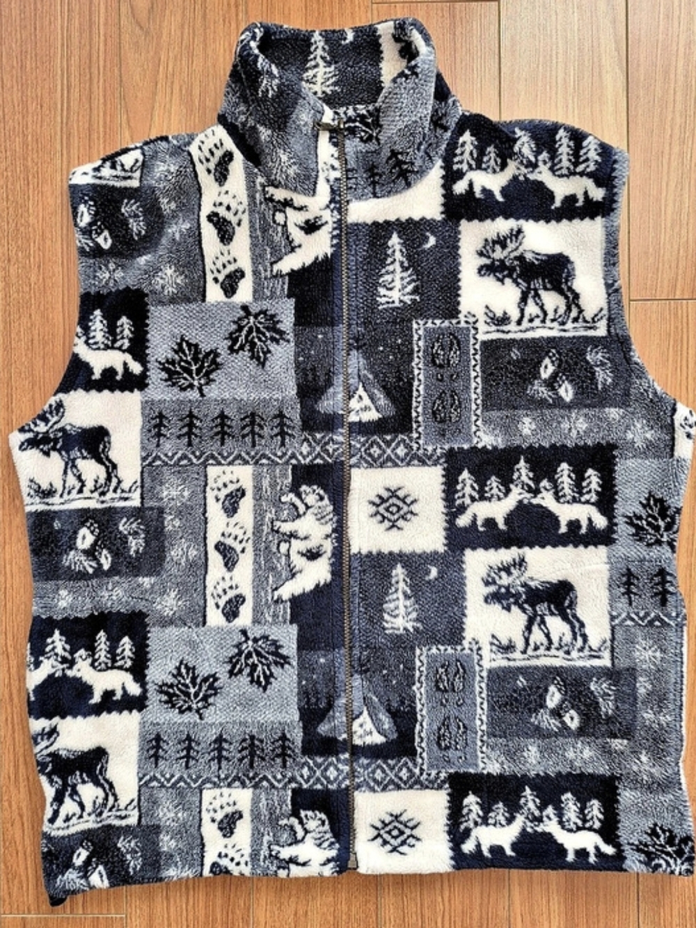 Vintage TEEPEE Cabin-core Wilderness Fleece Vest in Blue & White